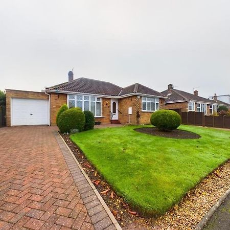 Charming Coastal Bungalow Cayton Extérieur photo