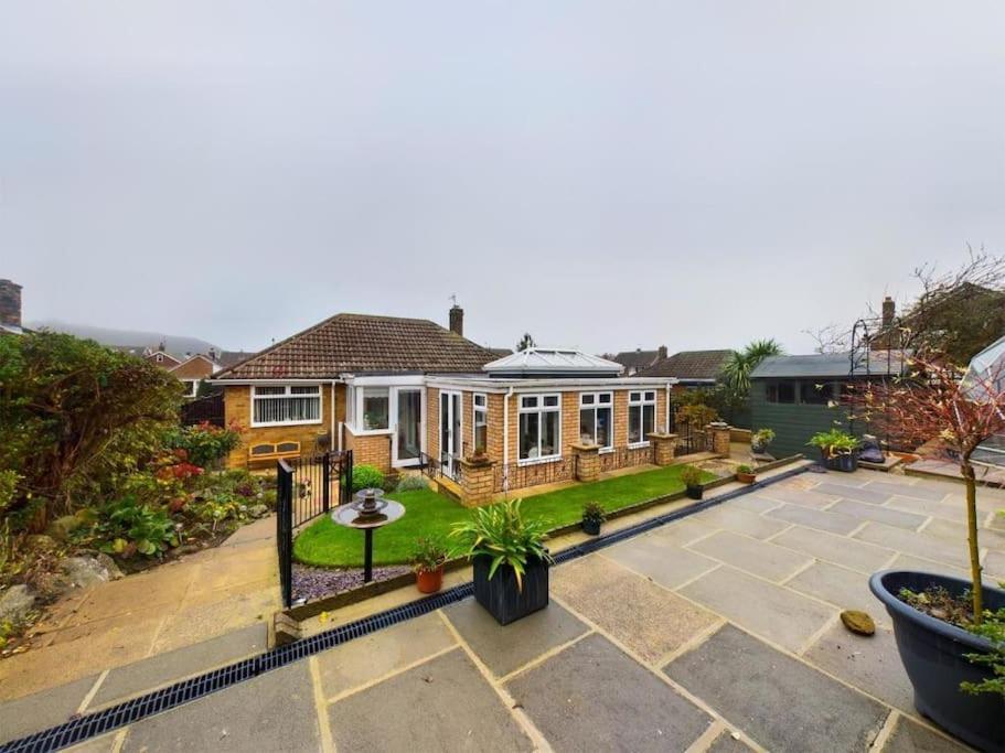 Charming Coastal Bungalow Cayton Extérieur photo
