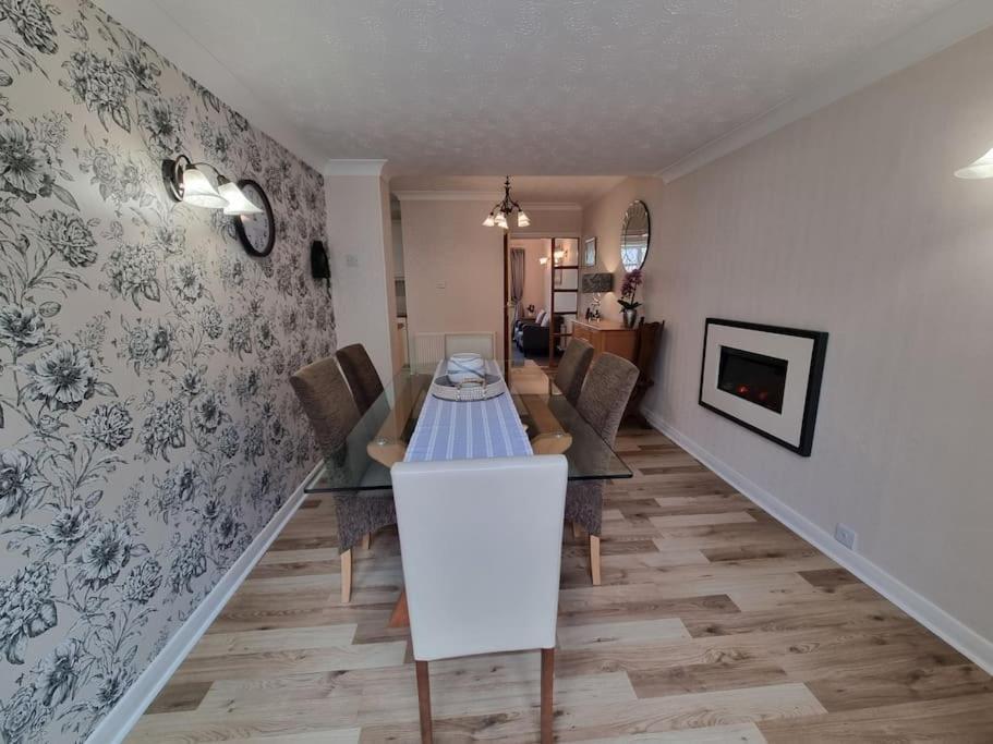 Charming Coastal Bungalow Cayton Extérieur photo