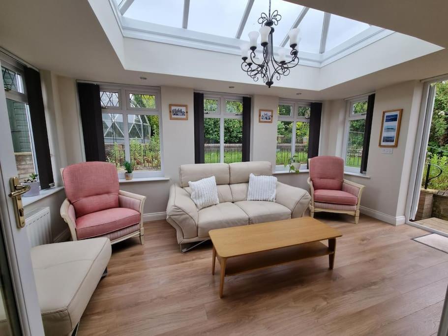 Charming Coastal Bungalow Cayton Extérieur photo