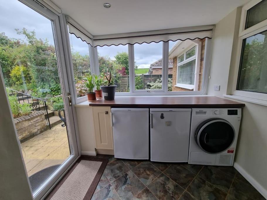 Charming Coastal Bungalow Cayton Extérieur photo