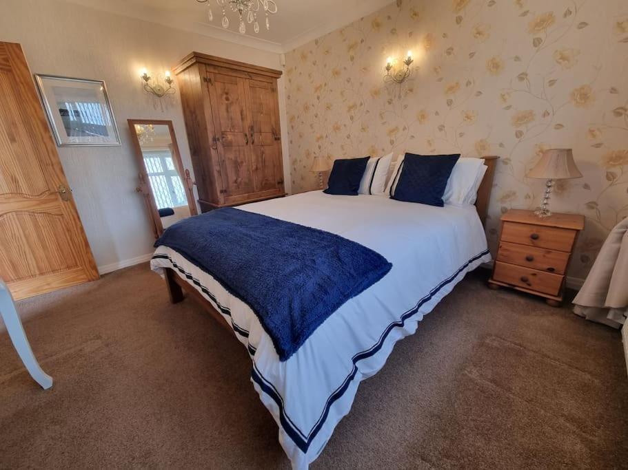 Charming Coastal Bungalow Cayton Extérieur photo