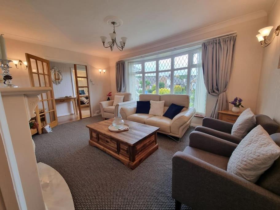 Charming Coastal Bungalow Cayton Extérieur photo